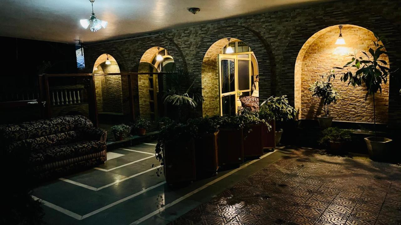 Hotel International Srinagar Zewnętrze zdjęcie