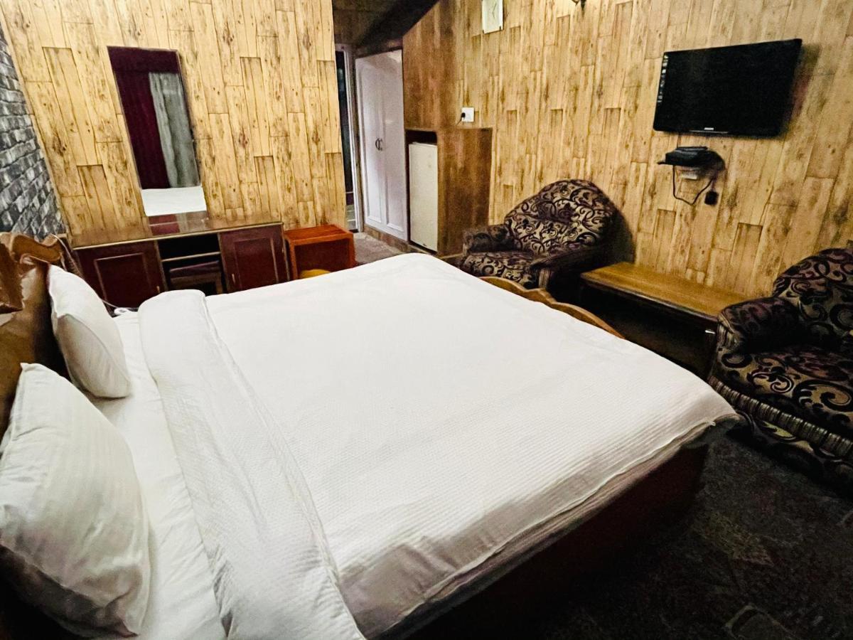 Hotel International Srinagar Zewnętrze zdjęcie