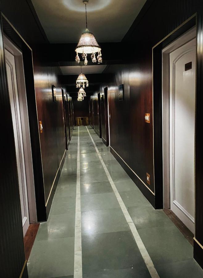 Hotel International Srinagar Zewnętrze zdjęcie
